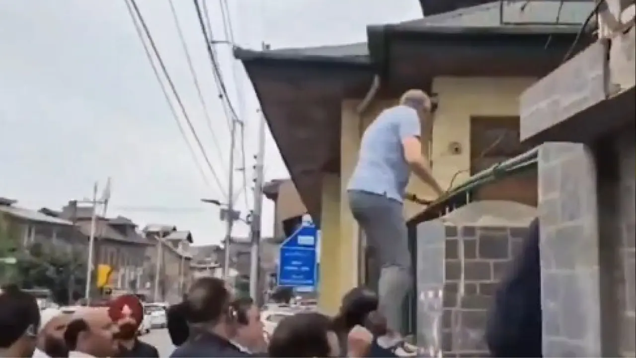 J-K CM Omar Abdullah jumps Martyrs' Memorial gate to offer prayers despite 'house arrest'