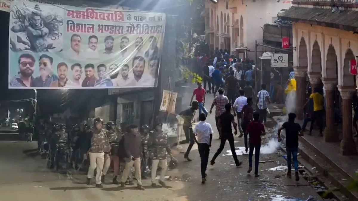 MP: मंदिर-मस्जिद आमने सामने, आरती-अजान की आवाज और फिर बवाल...जबलपुर में कैसे भड़का सांप्रदायिक तनाव; भारी पुलिसबल तैनात Jabalpur violence