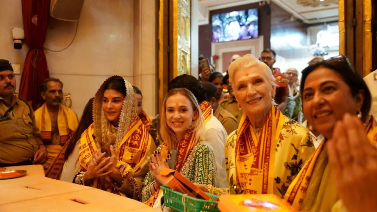 एलन मस्क की मां के साथ सिद्धिविनायक मंदिर पहुंचीं जैकलीन, जानिए दोनों के बीच क्या है रिश्ता? Jacqueline Fernandez-Maye Musk