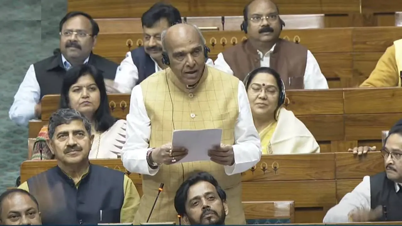 वक्फ विधेयक पर JPC रिपोर्ट राज्यसभा के बाद अब लोकसभा में पेश, जोर-जोर से लगे भारत माता की जय के नारे Jagdambika Pal presented the JPC report on Waqf Bill in Lok Sabha