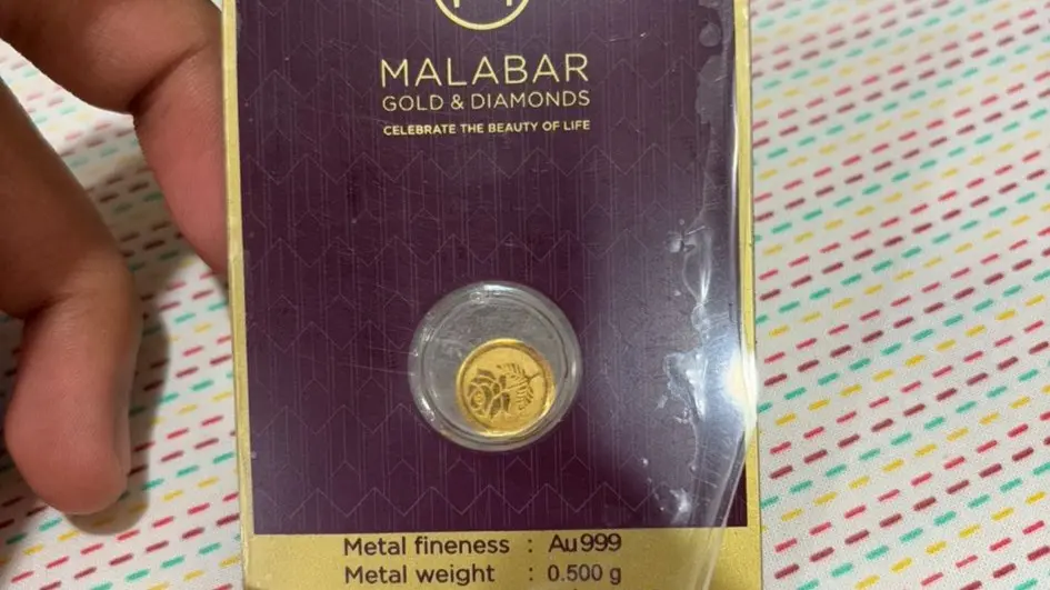 'I Literally Cried': Delhi Man Accuses Blinkit of Delivering Half the Gold He Ordered on Dhanteras Jain claims he ordered a 10-gram silver coin and a 1-gram gold coin but was stunned to receive only a 0.5-gram gold coin instead.