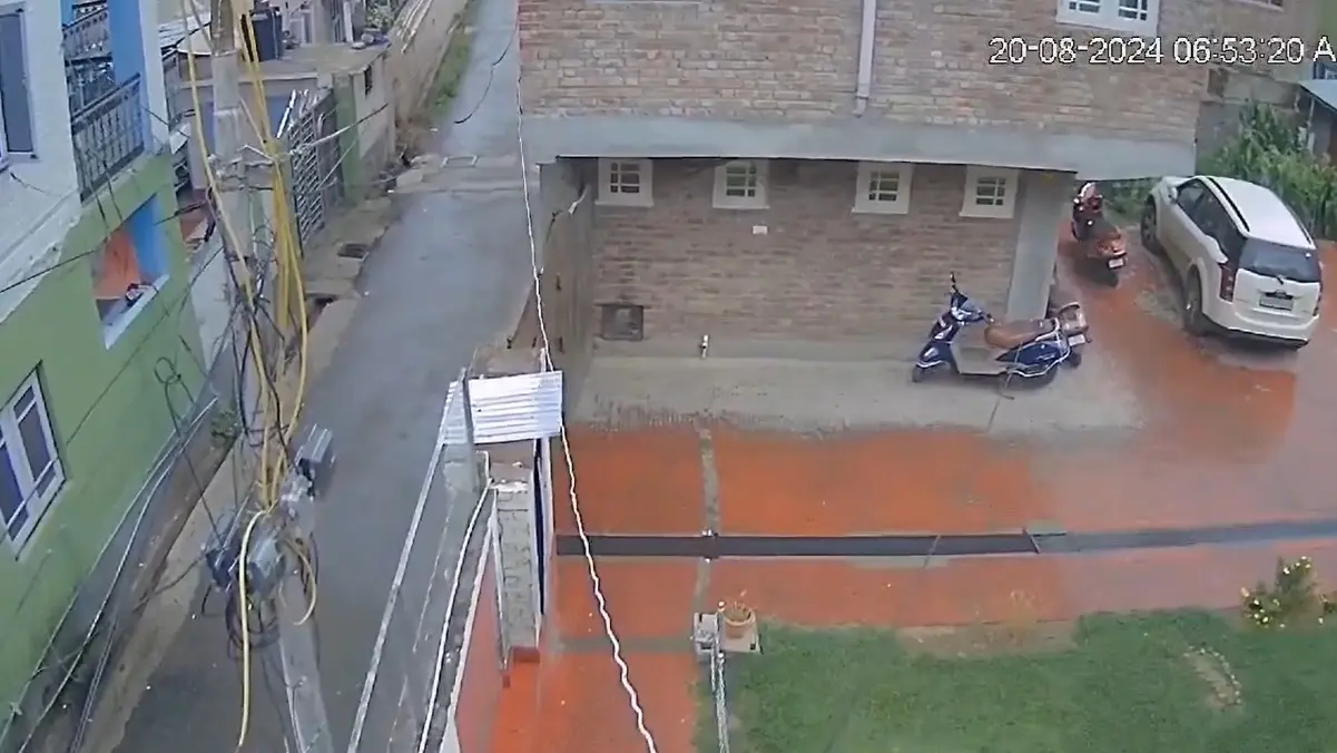 Back-to-Back Tremors in J&K: Watch Exact Moment When Earthquakes Hit Baramulla | Video, Photos Jammu Earthquake