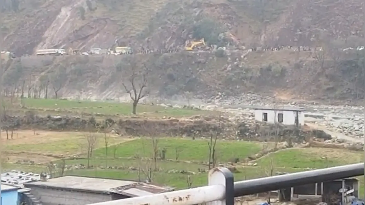 Massive Landslide Near Kalai, Jammu-Poonch National Highway Closed Jammu-Poonch National Highway Closed