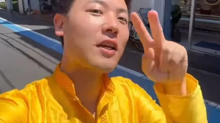 Viral Video: Japanese Vlogger Tries Indian Cuisine in Tokyo, His Reviews Win Hearts Japanese Vlogger Tries Indian Food Leaves Internet Amazed