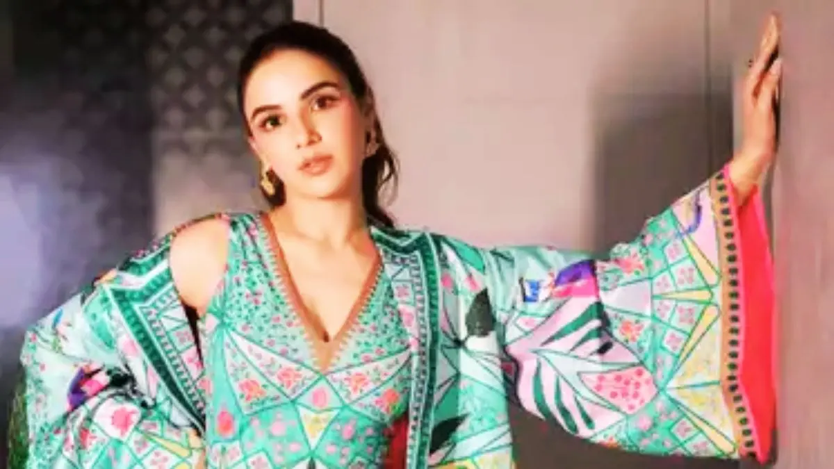 'Still Not Out Of Danger,' Reveals Jasmin Bhasin As She Returns To India For Treatment Jasmin Bhasin's Health Update