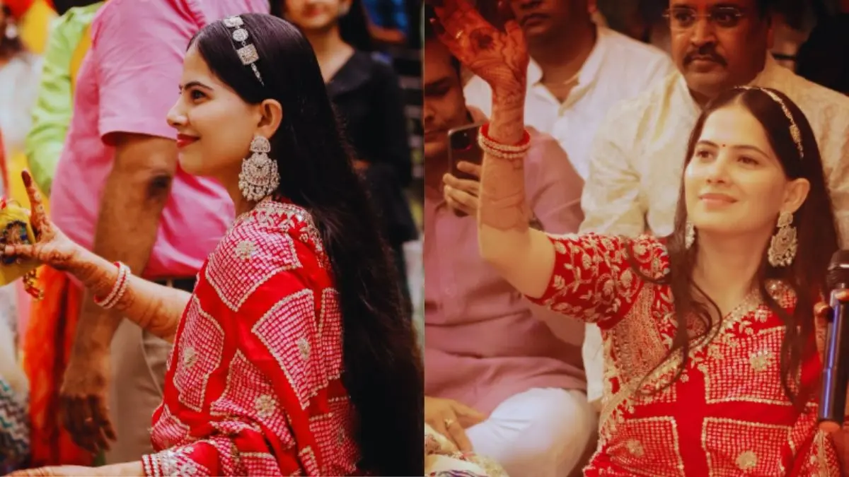 माथे पर बिंदी, खुले बाल और... रेड साड़ी में छाईं Jaya Kishori, सादगी भरे अंदाज ने जीता दिल- PHOTOS Jaya Kishori