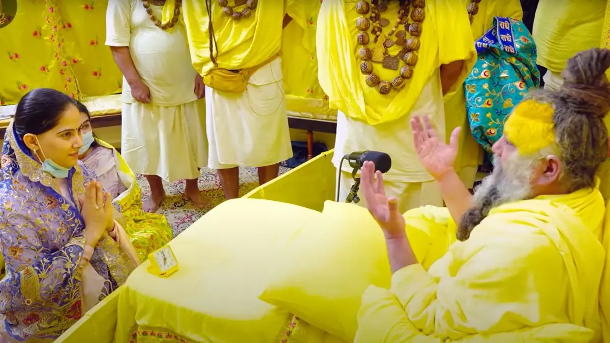 Jaya Kishori reached to see Premananda Maharaj