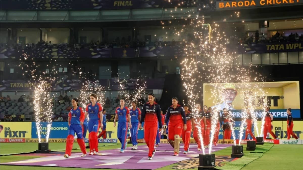 Jemimah Rodrigues and Smriti Mandhana lead their teams out on the field in the WPL 2026 final