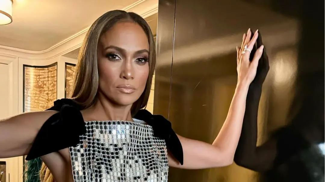 Jennifer Lopez Makes FIRST Appearance At TIFF After Divorce From Ben Affleck Jennifer Lopez before her entry to TIFF