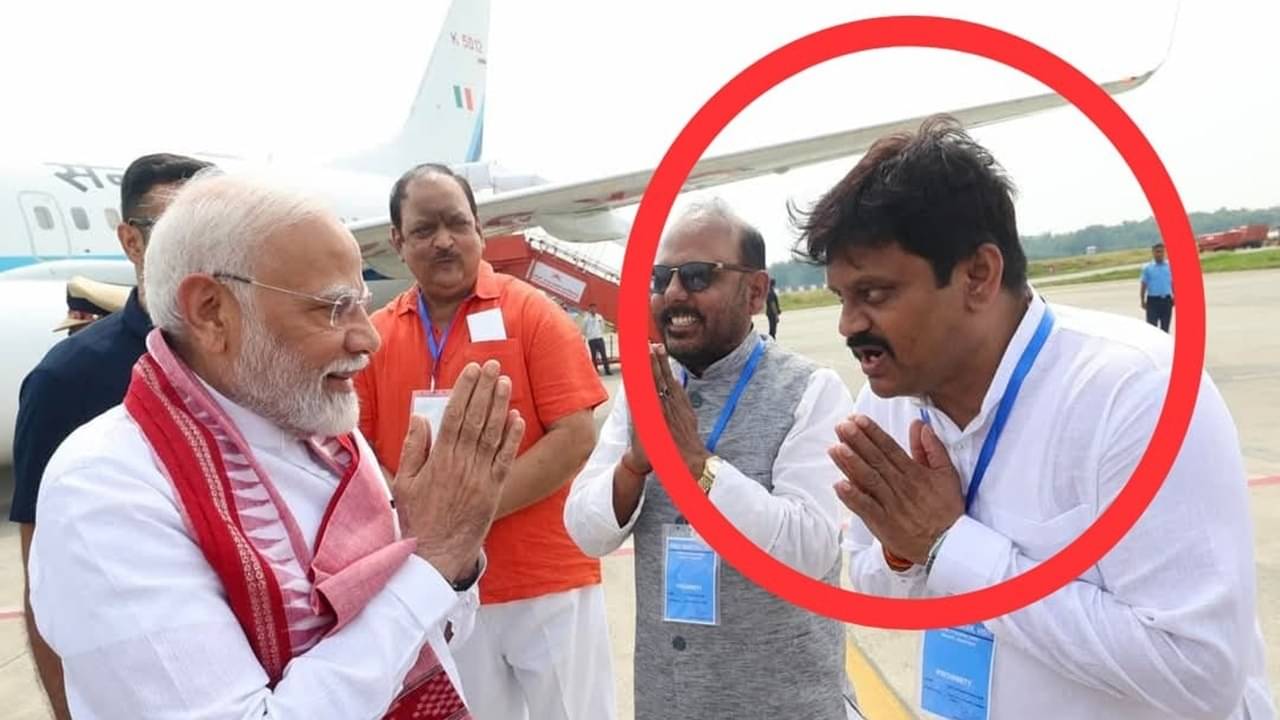 jharkhand-bjp-leader-anil-tiger-with-pm-modi