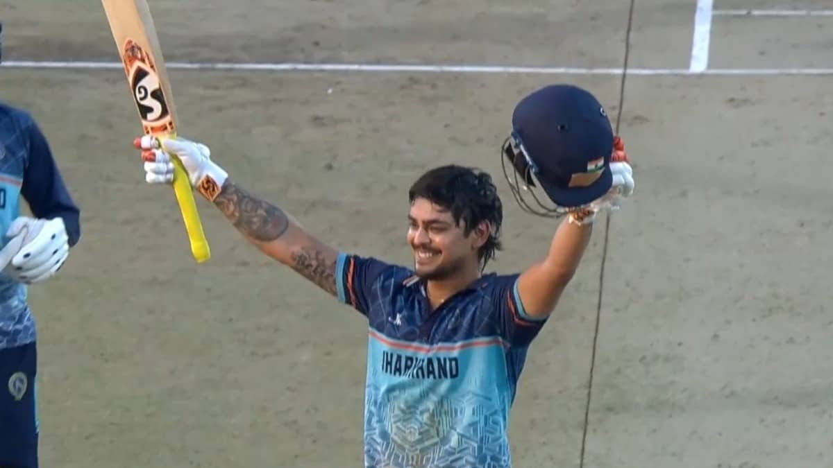 Jharkhand captain Ishan Kishan celebrating after scoring in SMAT 2025 final