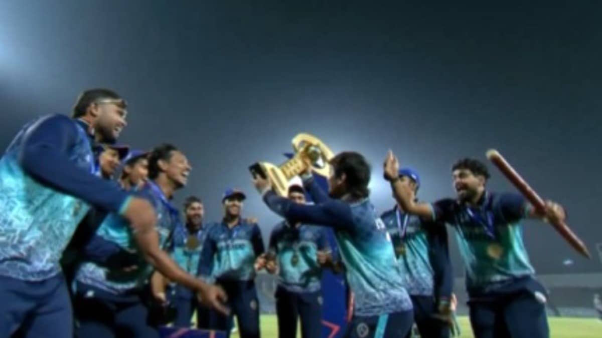 Jharkhand players celebrate after winning the SMAT 2025 title