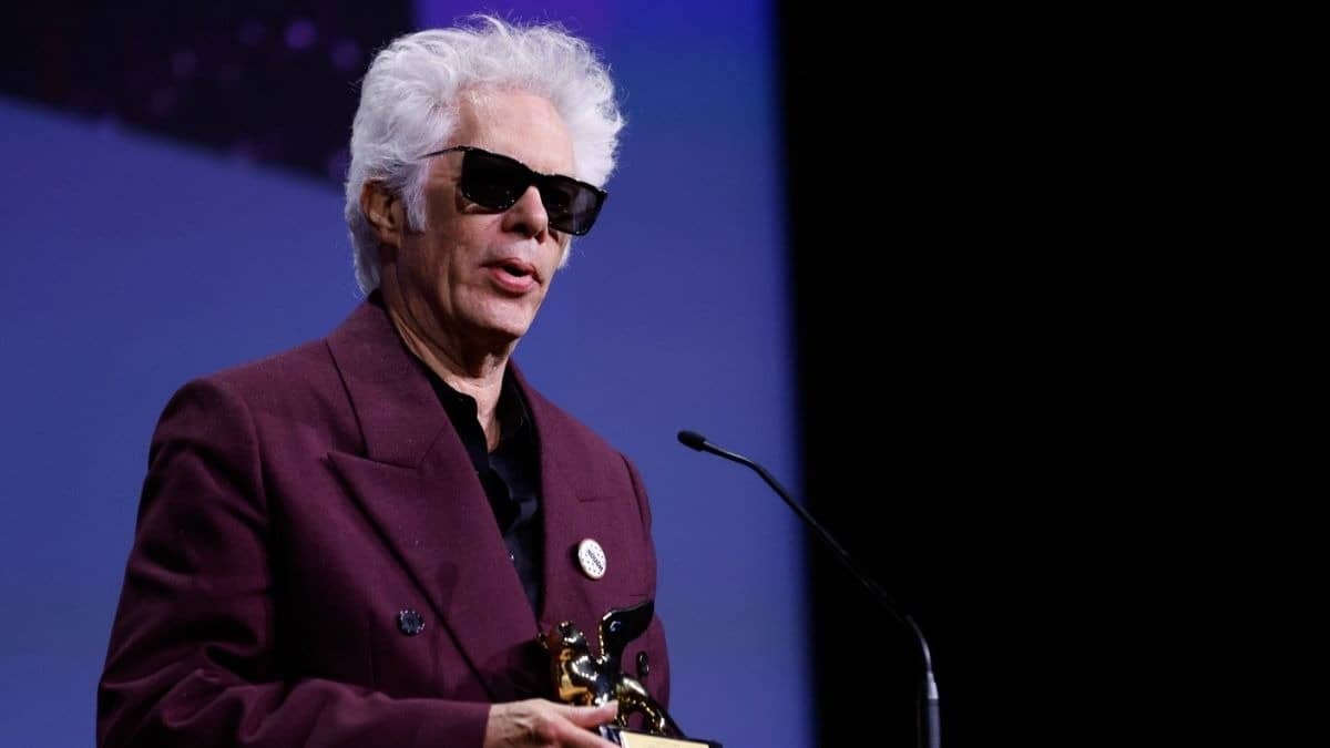 Jim Jarmusch with his award at Venice Film Festival 2025