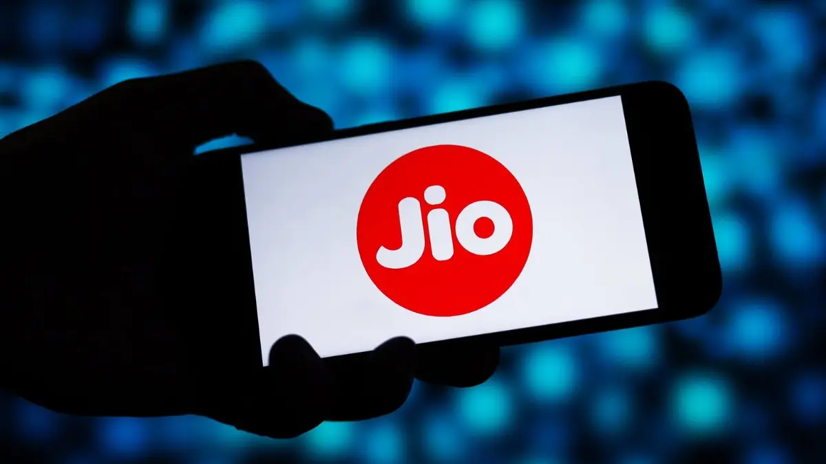 Jio Cheapest Data Plans: अब नहीं रुकेगा आपका इंटरनेट! मात्र ₹11 में पाएं 10GB डेटा, जियो का ये रिचार्ज प्लान सबसे किफायती JIO