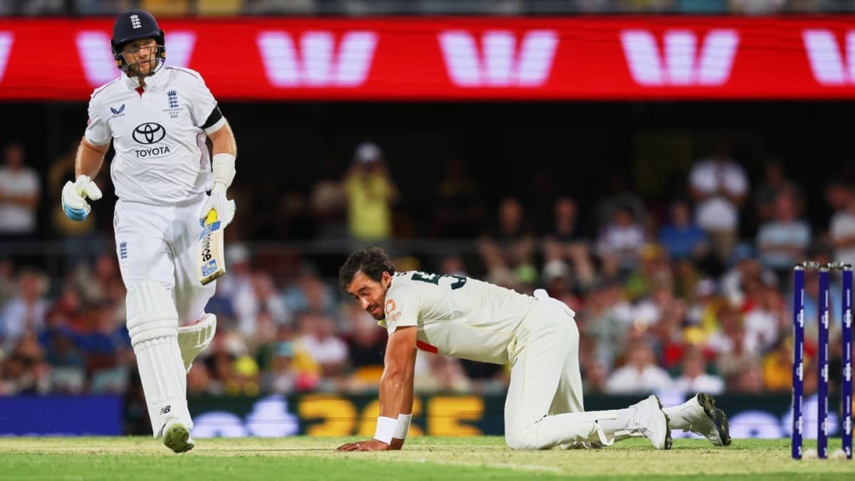 Joe Root and Mitchell Starc during second match of the Ashes 2025 series