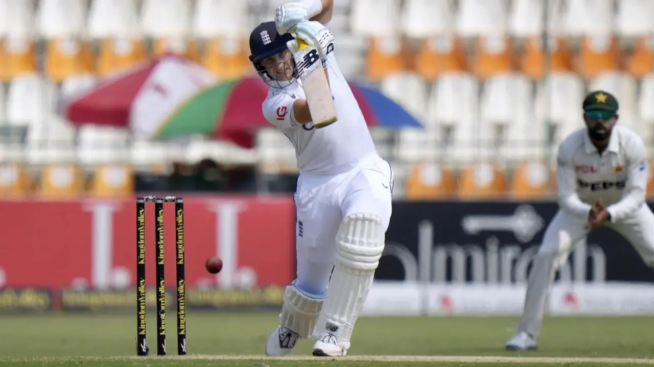 joe root drying his wet clothes in hot sun of multan after his mammoth innings