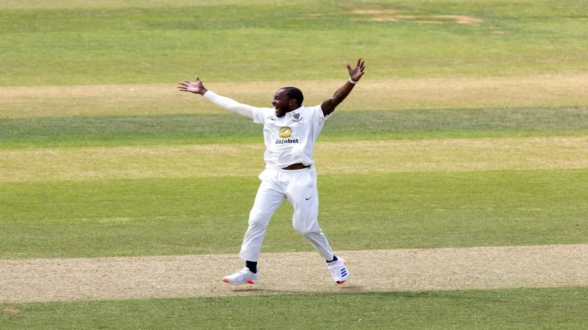 Jofra Archer appeals for a wicket