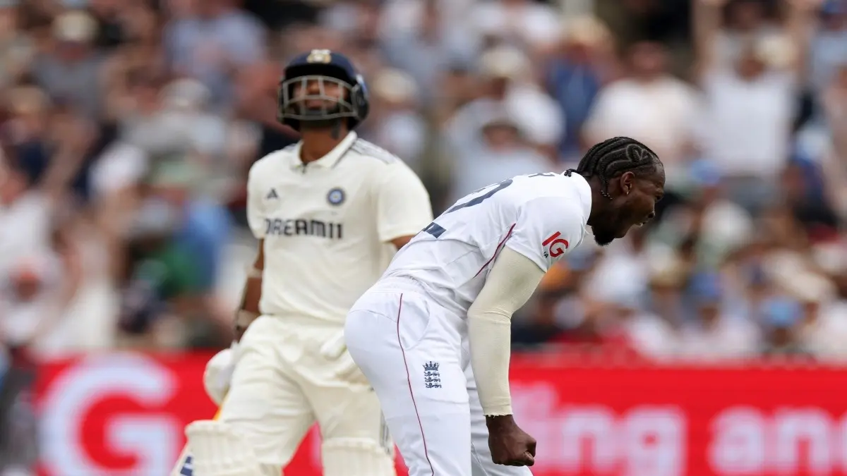 Jofra Archer celebrates the dismissal of Washington Sundar
