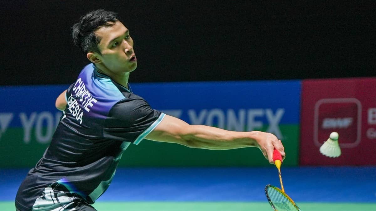 Jonathan Christie in action