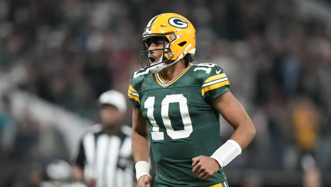 QB Jordan Love questionable for Green Bay Packers' game Sunday against Tennessee Titans Jordan Love