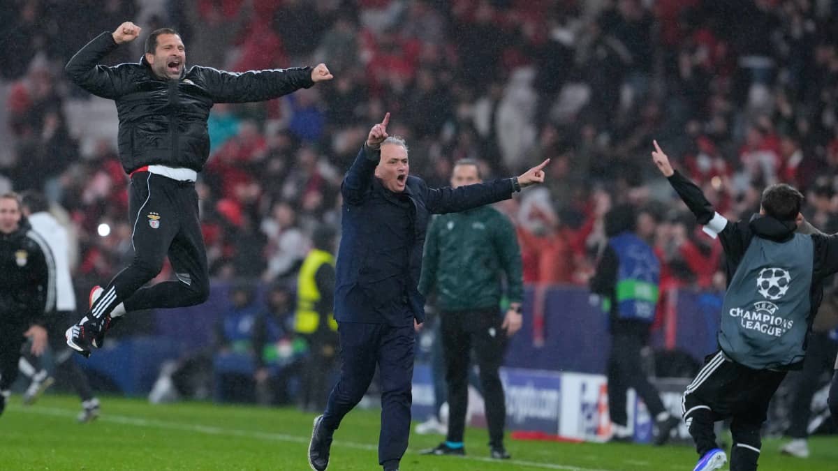 Jose Mourinho celebrates Benfica's last-gasp goal