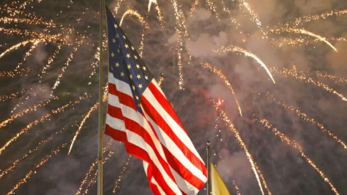 VIDEO: Fireworks Light Up Skies as Americans Celebrate July 4th in US July 4th Fireworks