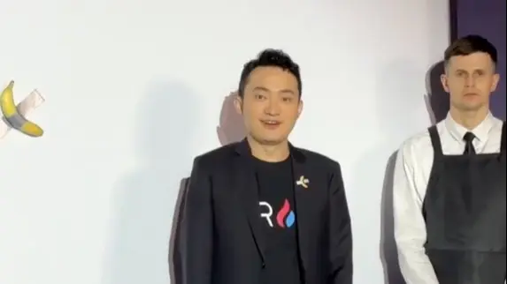Watch: Crypto Entrepreneur Eats $6.2 Million Banana Artwork He Bought Last Week At Auction Justin Sun