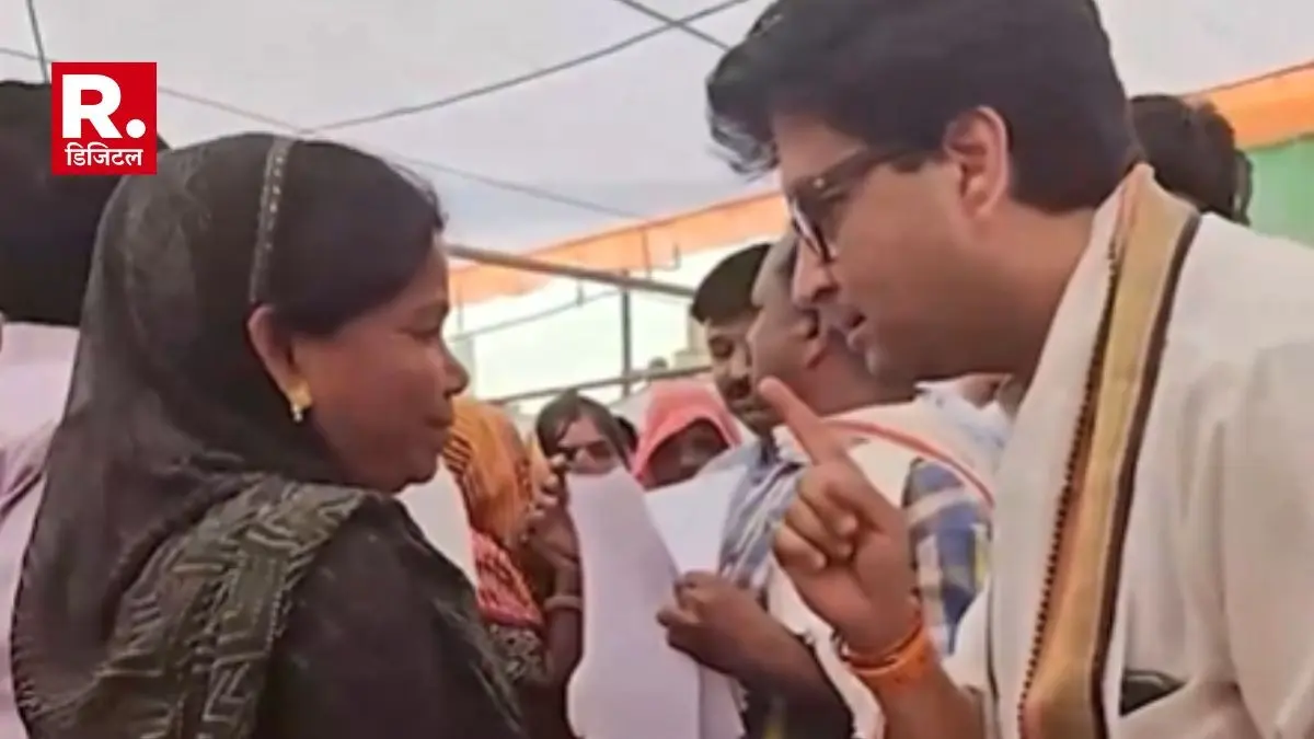 MP: जब सिंधिया के पल्ले पड़ गई गुटखा खाने वाली महिला... बैग करवाया सर्च और फिर क्यों बोले- मैंने तुम्हारी सुपारी ले ली Jyotiraditya Scindia