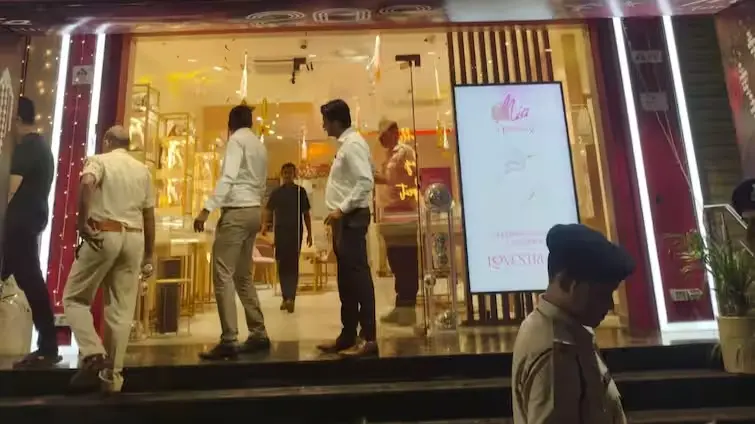 Armed Men Rob Jewellery Worth Lakhs From Shop In Patna's Kankarbagh Kankarbagh jewellery shop robbery