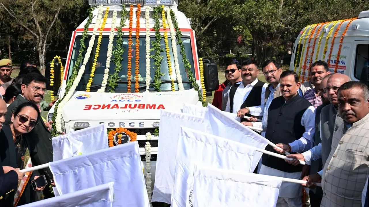 मेडिकल इमरजेंसी को लेकर सर्तक, सांसद रमेश अवस्थी के प्रस्ताव पर कानपुर को मिली दो एडवांस्ड कार्डियक लाइफ सपोर्ट एंबुलेंस kanpur gets two advanced cardiac life support ambulances mp ramesh awasthi