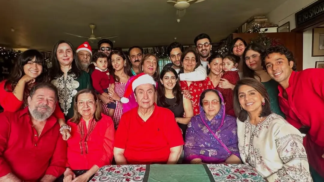 Inside The Kapoor Family's Annual Christmas Brunch Ft. Ranbir-Alia, Navya And Agastya; Sisters Karisma, Kareena MIA Kapoor family portrait.
