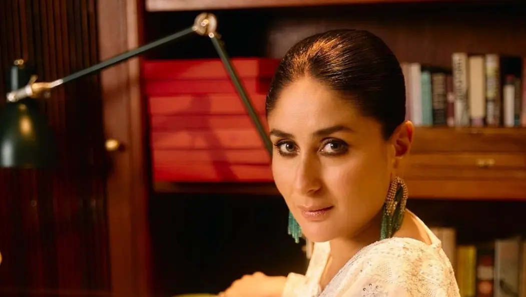 Kareena Kapoor Khan In Ivory Suit Evokes Jab We Met Nostalgia Kareena Kapoor Khan