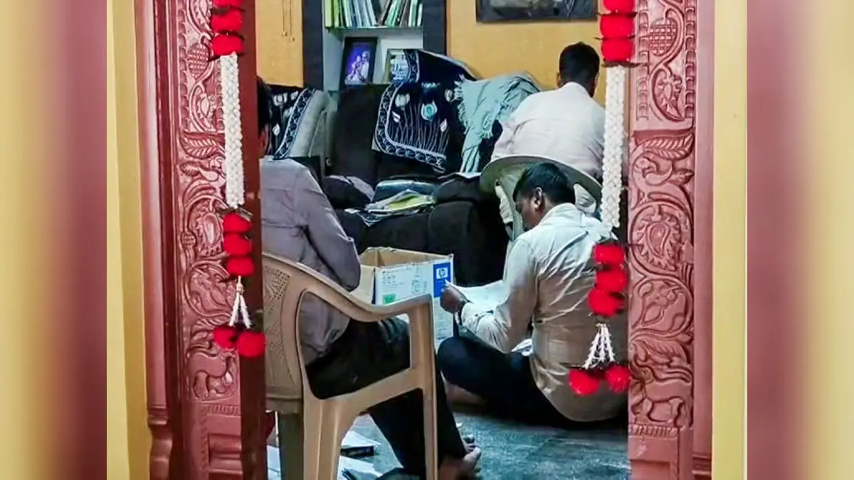 Karnataka Lokayukta Raids 47 Locations Over Disproportionate Asset Cases Involving 10 Govt Officials Karnataka Lokayukta Raids 47 Locations Over Disproportionate Asset Cases Involving 10 Govt Officials