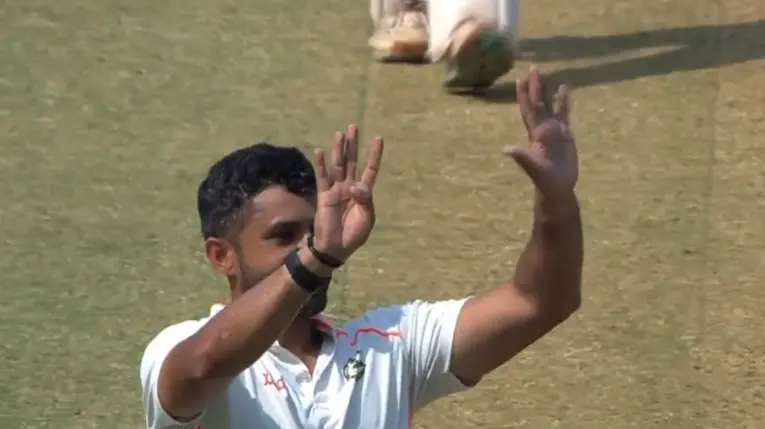 Karun Nair Brings Out The Coldest Celebration, Puts Selectors On Notice After Scoring A Ton In Ranji Trophy Final | WATCH Karun Nair