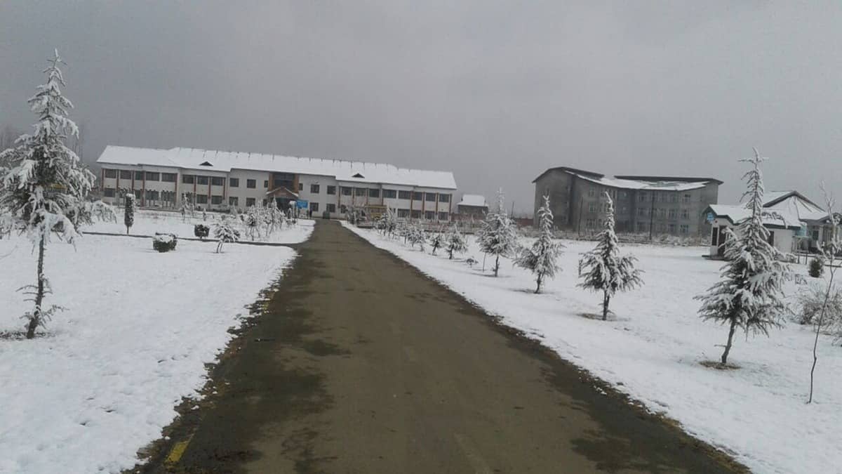 Kashmir University Suspends Faculty After FIR Over Defamation, Obscenity Allegations