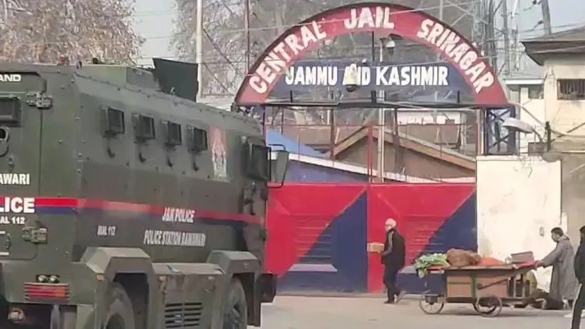 Kashmir Valley Jails Under High Alert Amid Escalating Tensions With Pakistan: Security Measures Enhanced Kashmir Valley Jails Under High Alert Amid Escalating Tensions With Pakistan: Security Measures Enhanced
