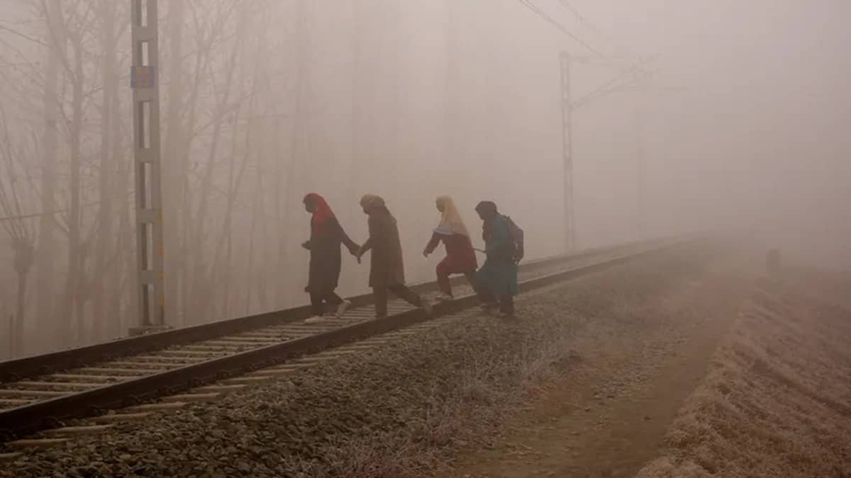 Kashmir’s Chillai-Kalan Begins Under Toxic Smog As AQI Hits Hazardous Levels