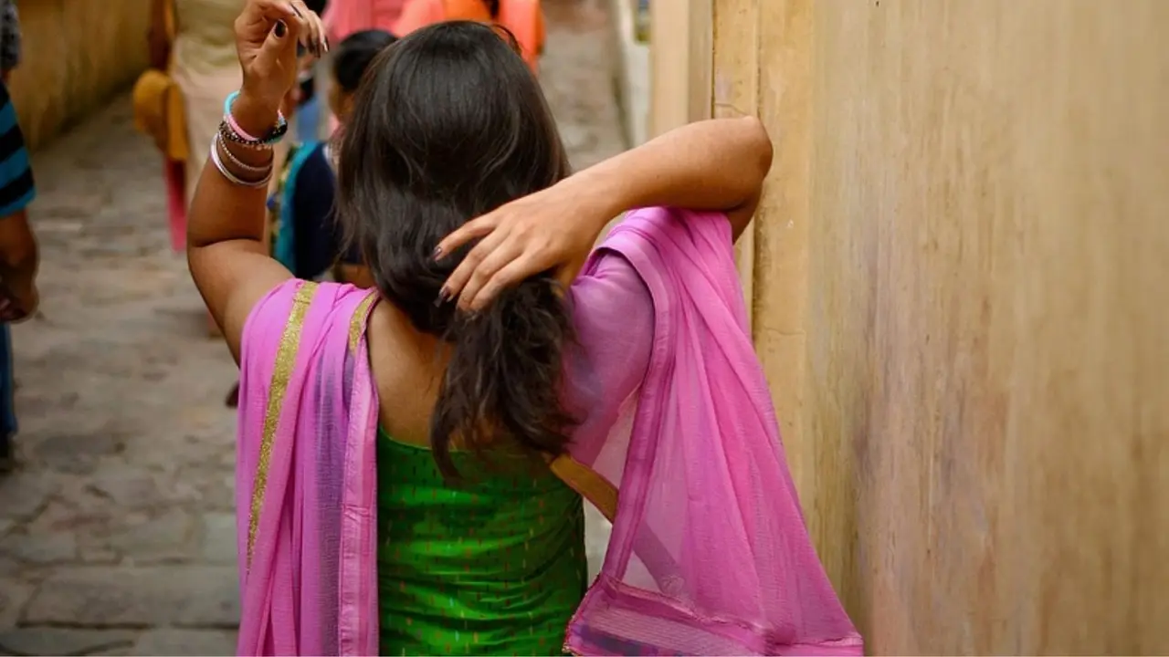 kaushambi news bhai dooj cousin brother rape sister