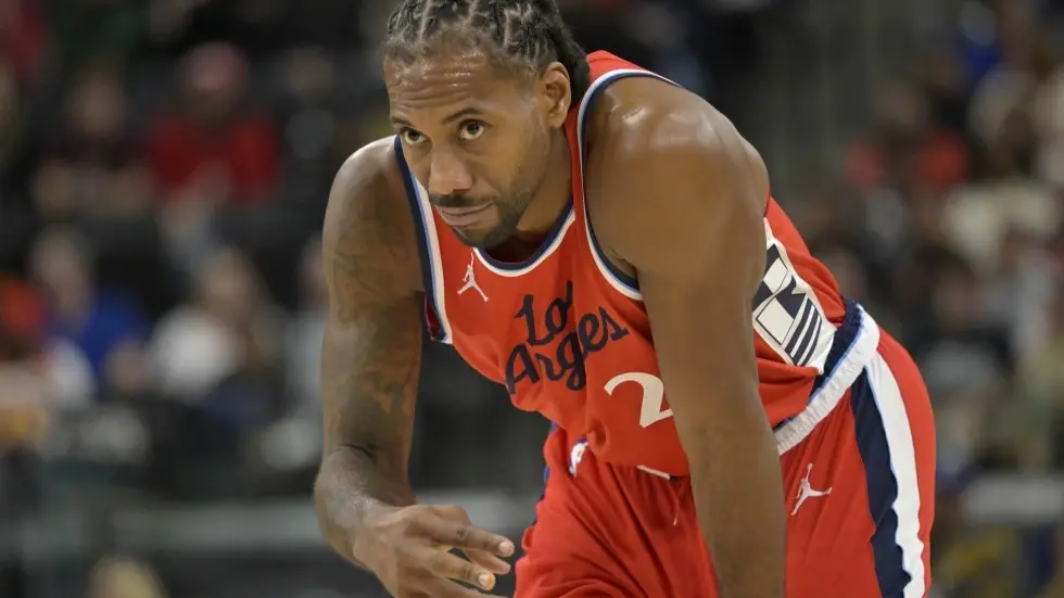 Clippers' Kawhi Leonard leaves team before game in Denver because of wildfires in LA area Kawhi Leonard