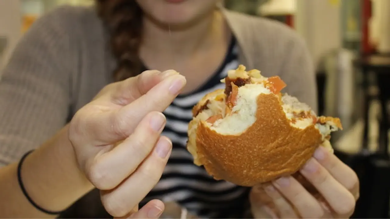 Khane Mein Baal Nikalna