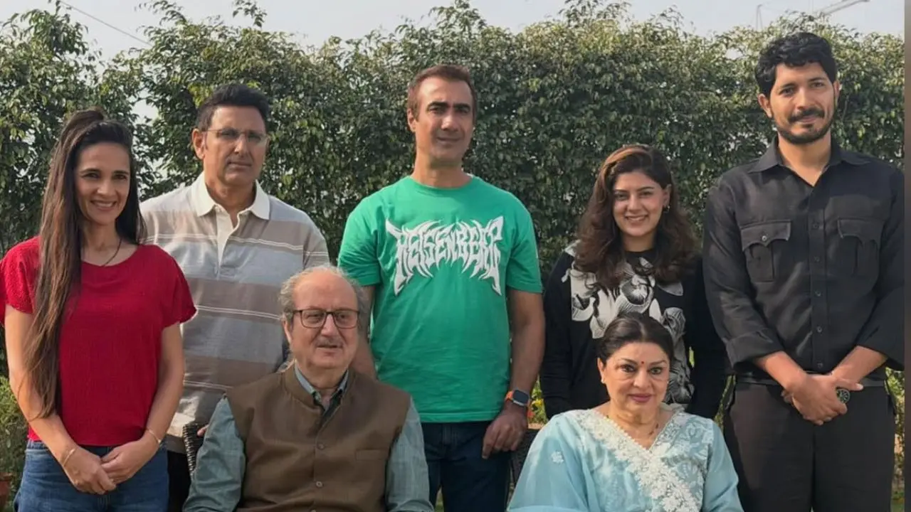 Khoslas Are Back And How: Anupam Kher Shares Photos As He Reunites With Khosla Ka Ghosla Cast