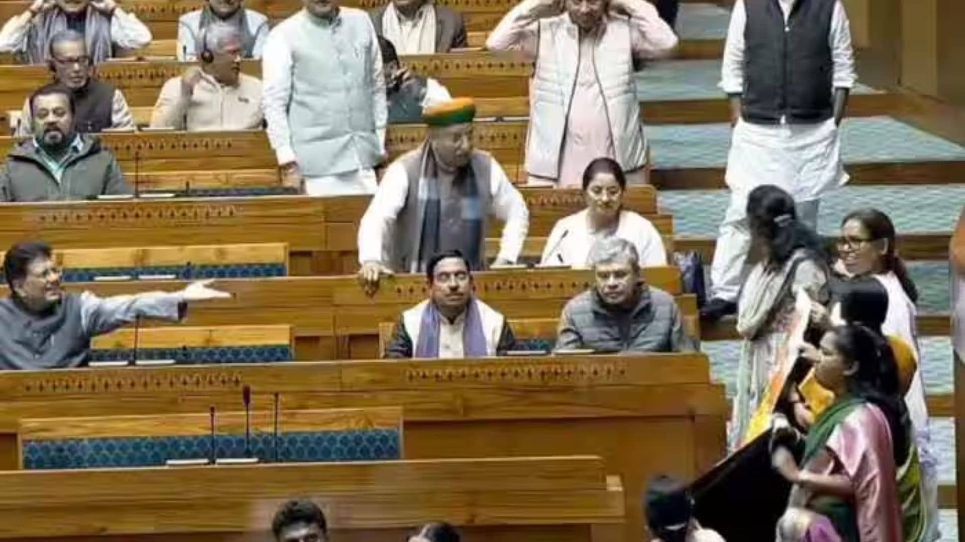 Women MPs Near PM’s Chair, Chaos: Kiren Rijiju Shares Video of Events That Rocked Lok Sabha on Feb 4