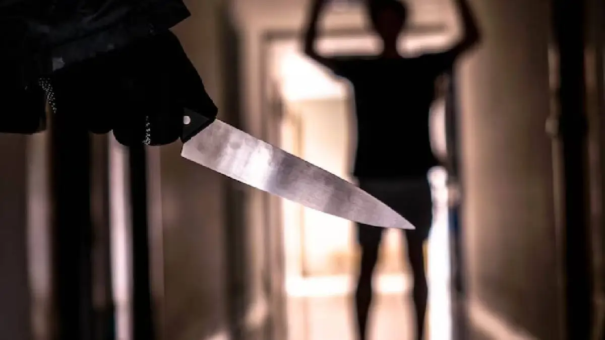 Mass Stabbing Reported Inside Paris Metro, 3 Women Critically Injured