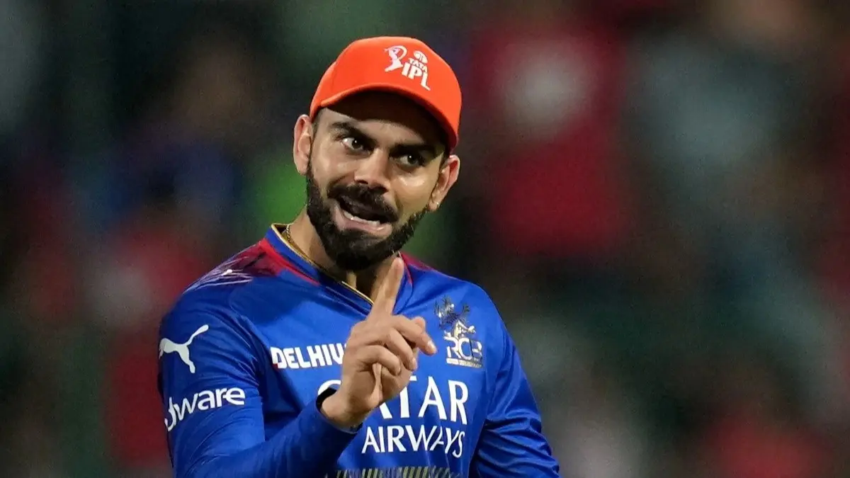 Kohli instructing a player during a match in IPL 2025