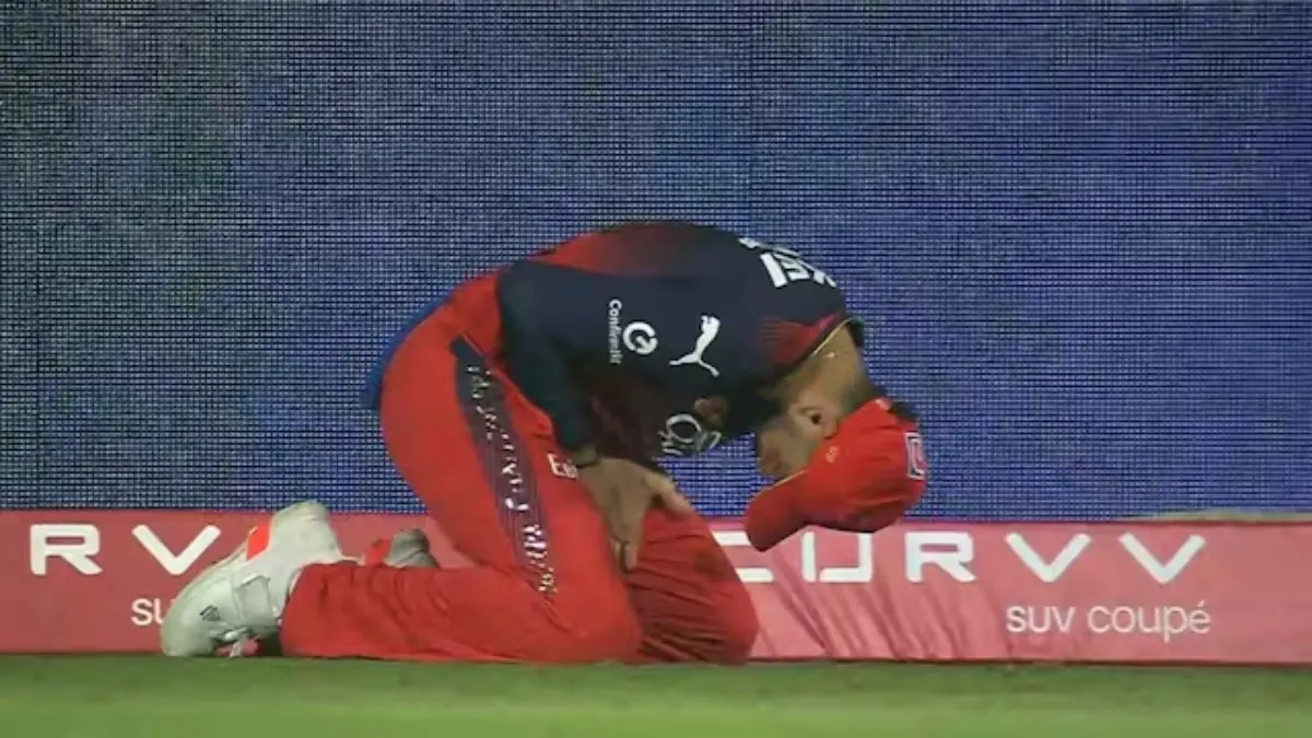 Kohli was attended to by the RCB physio