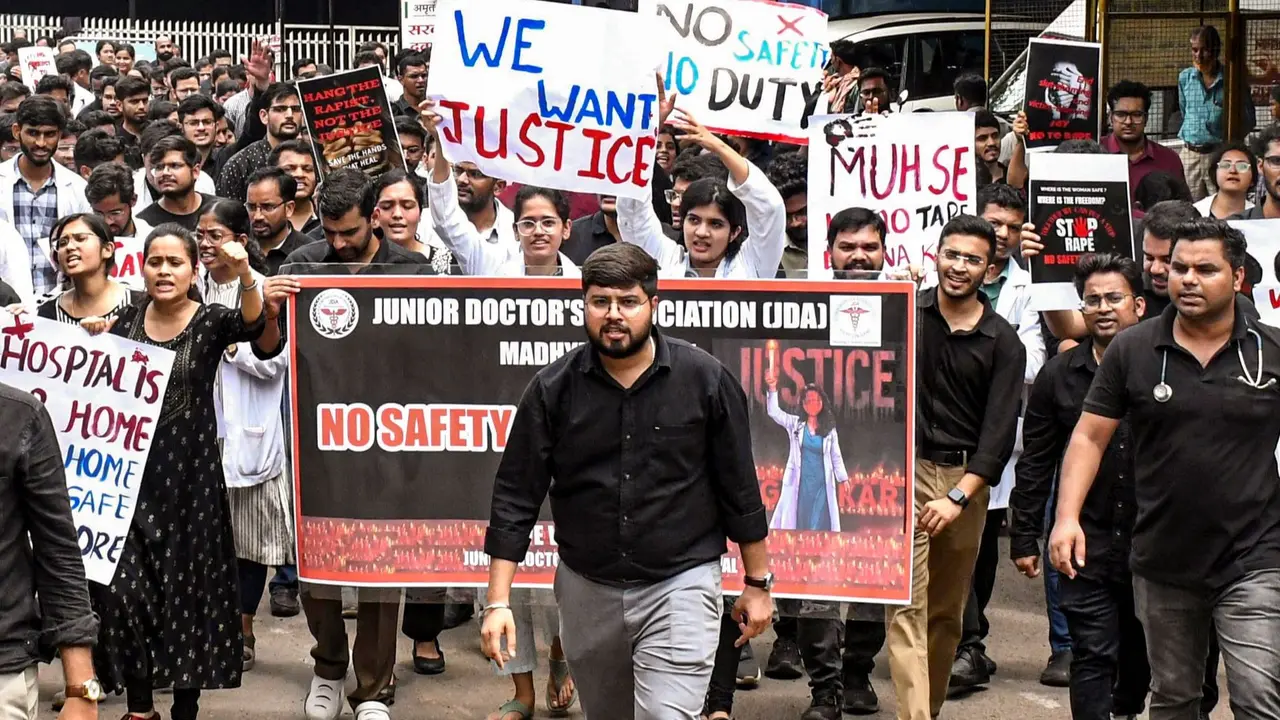 दिल्ली यूनिवर्सिटी की छात्रा का आर्म्ड फोर्सेज के खिलाफ आपत्तिजनक बयान, रेपकांड को लेकर बिगड़े बोल Kolkata doctor rape murder