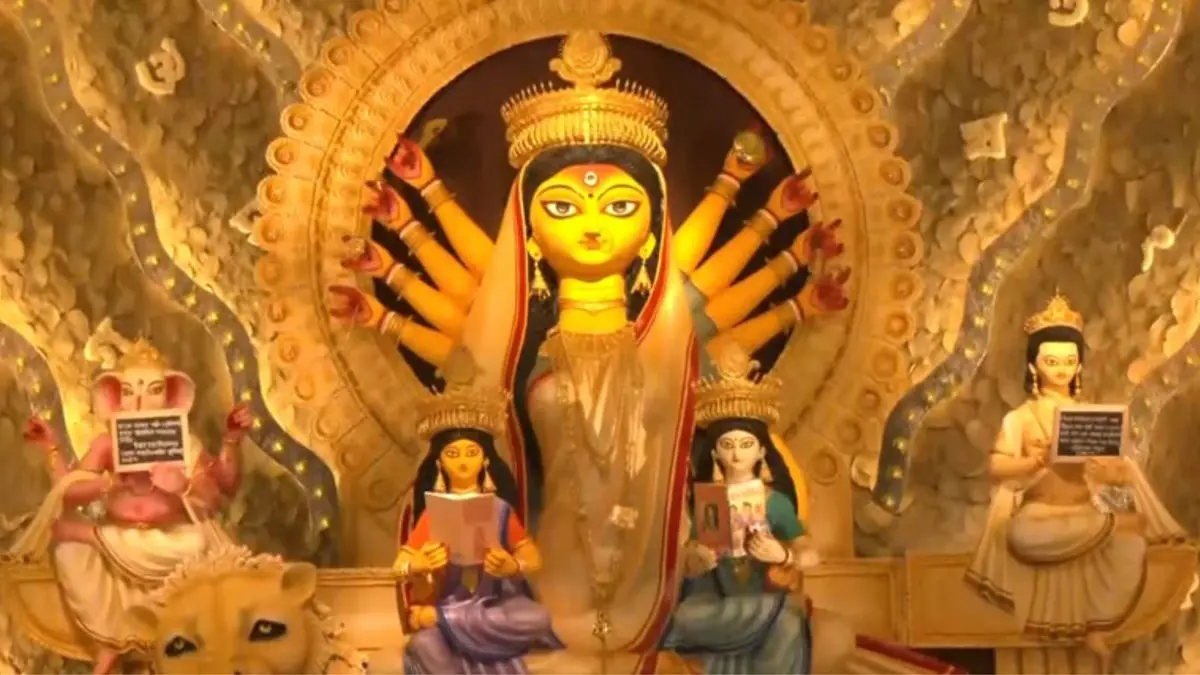Kolkata Durga Puja Pandal Celebrates Bengali Language, Pays Tribute to Rabindranath Tagore, Swami Vivekanand and many more Kolkata's Durga Puja Pandal