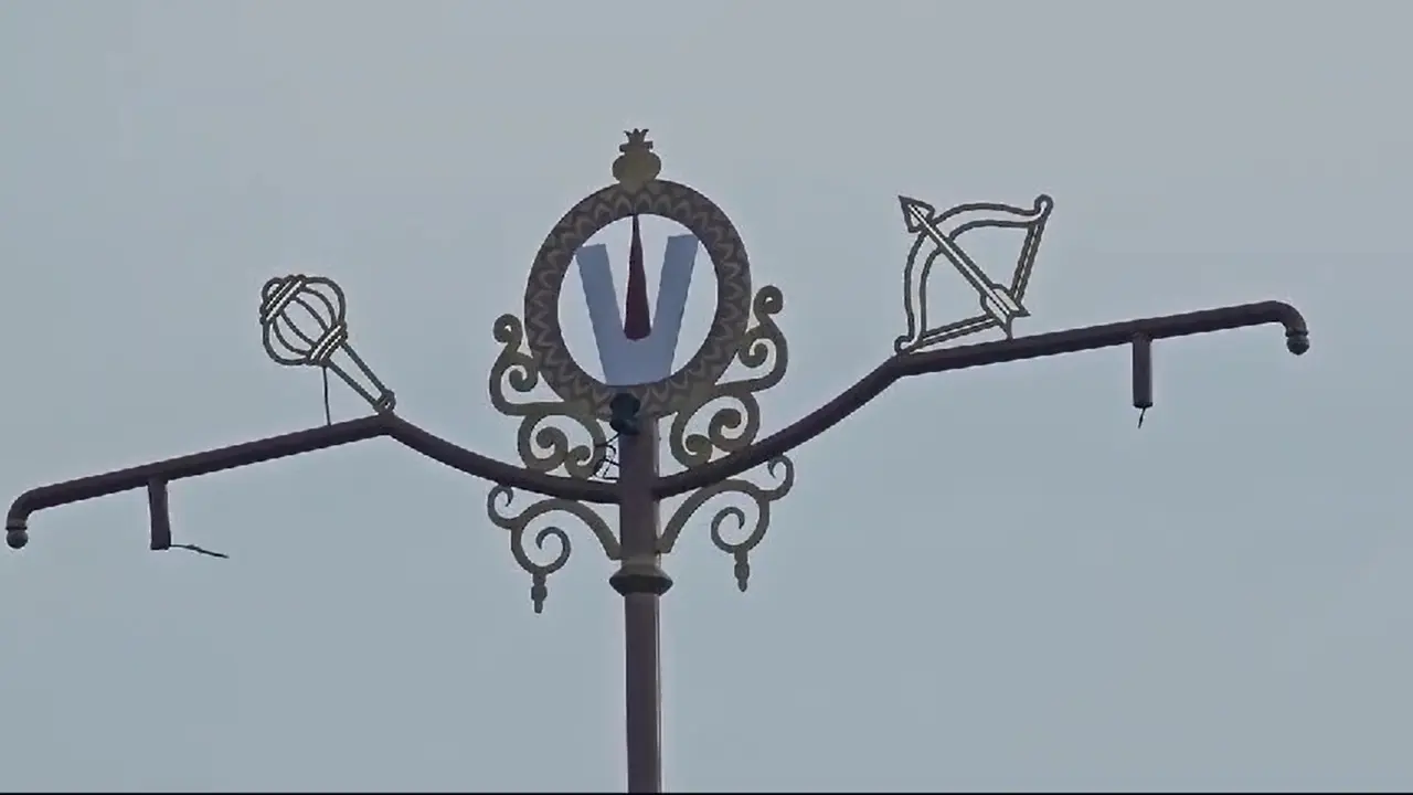 Lamp Posts with Hindu Religious Symbols in Karnataka's Koppal Sparks Row, Removal Order Issued Koppal Lamp post