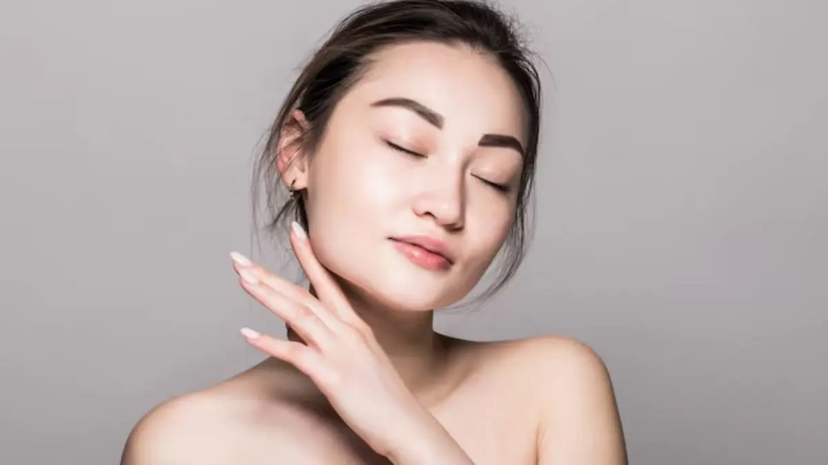 Korean Glass Skin: इन घरेलू नुस्खों से पाएं शीशे जैसी चमकती स्किन, चेहरे की झुर्रियां और दाग-धब्बे झट से होंगे गायब Korean Glass Skin