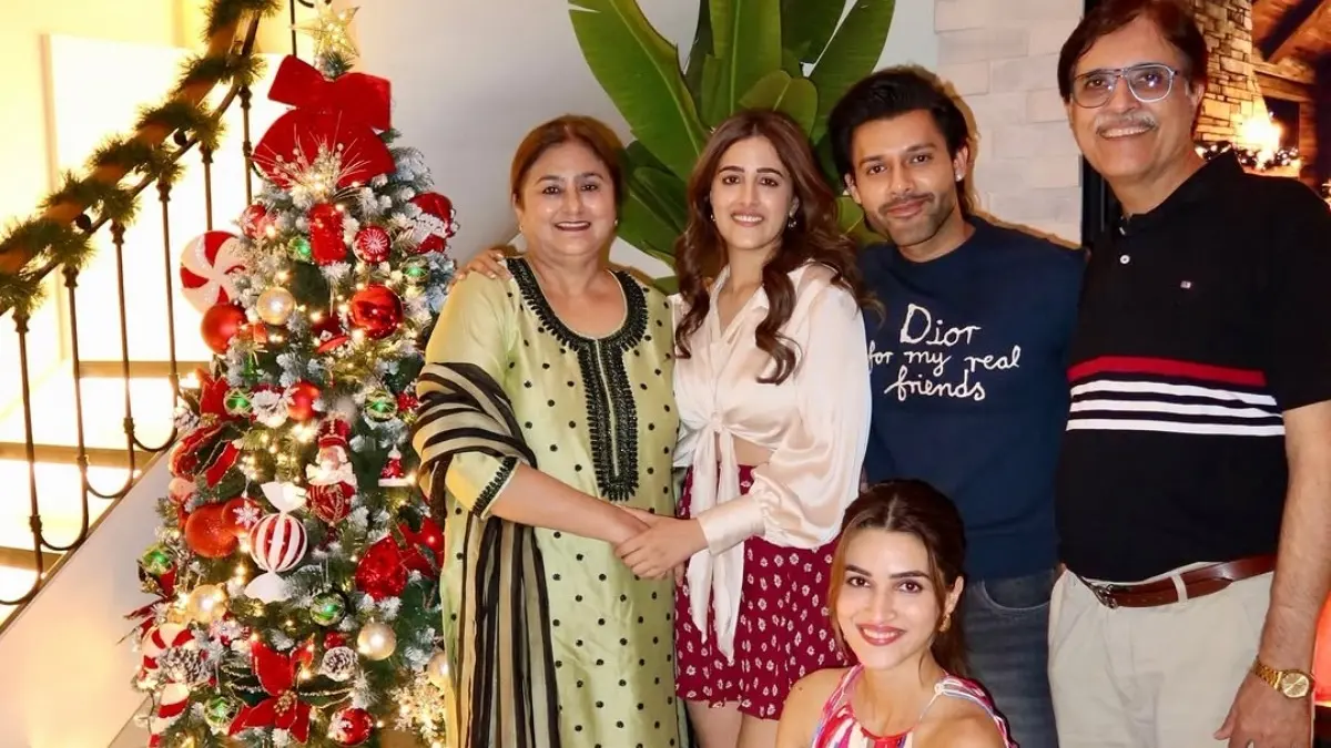 Kriti and Nupur Sanon celebrated Christmas with their family and friends